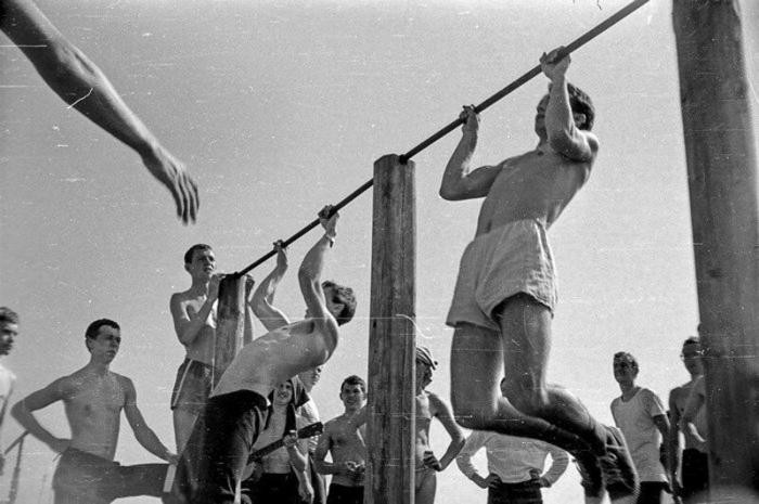 Как отдыхали мужчины в советские времена (20 фото)
