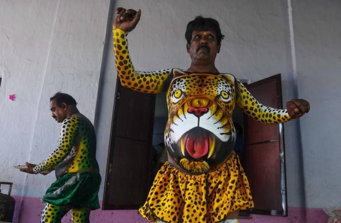 Тигриный парад Пули Кали на фестивале Онам в Индии (27 фото)