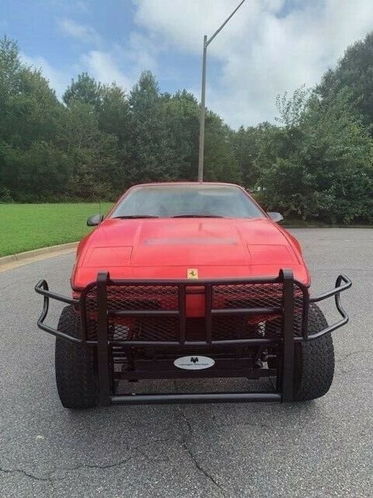 Старенький Pontiac превратили в Ferrari (5 фото)