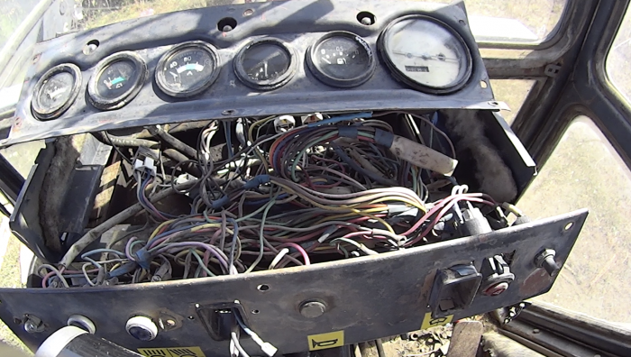 Сельские хакеры сделали комбайн-гибрид и трактор с автопилотом(4 фото)