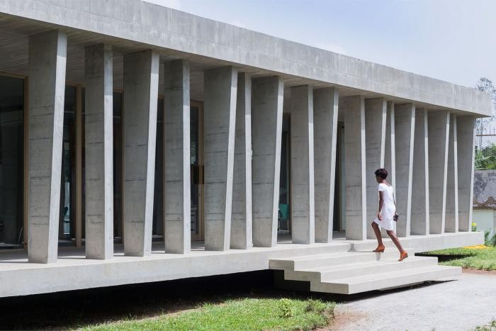 Архитектура посольства Швейцарии в Кот-д’Ивуар (13 фото)
