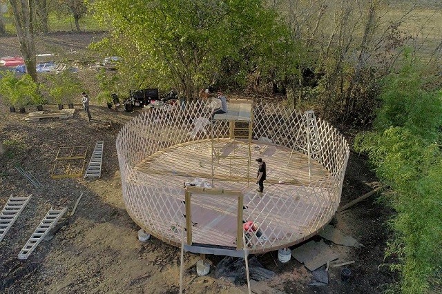 Пара решила построить юрту, а в итоге получился дом их мечты (50 фото)