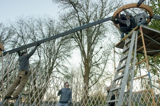 Пара решила построить юрту, а в итоге получился дом их мечты (50 фото)