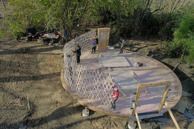 Пара решила построить юрту, а в итоге получился дом их мечты (50 фото)
