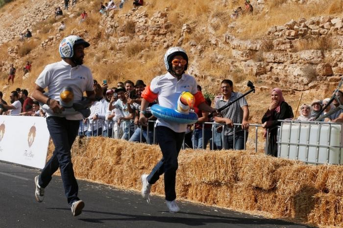 Как прошла гонка Red Bull Soapbox в Иордании (15 фото)