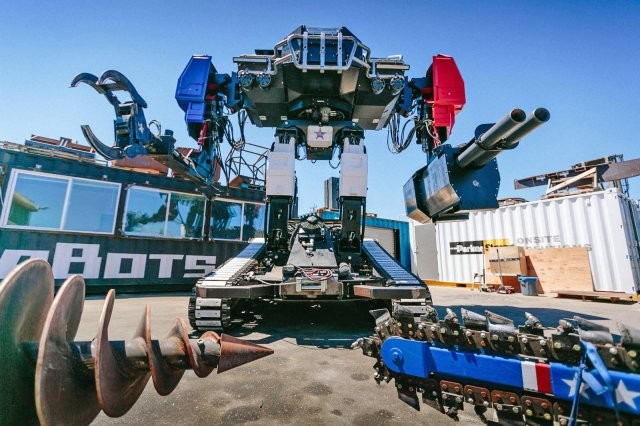 Компания MegaBots продаёт боевого робота (4 фото)