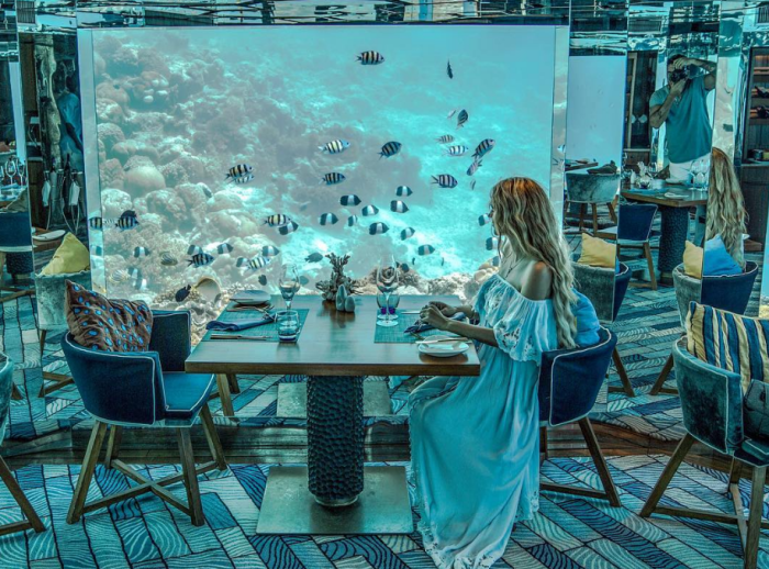 Роскошный подводный ресторан на Мальдивах (10 фото)