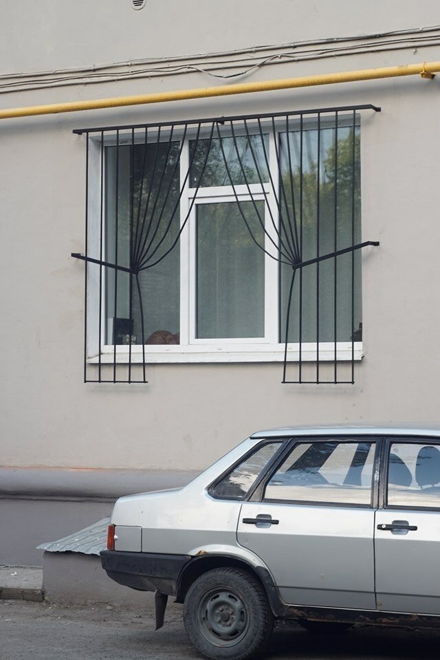 Решётки на окнах с необычным дизайном (20 фото)