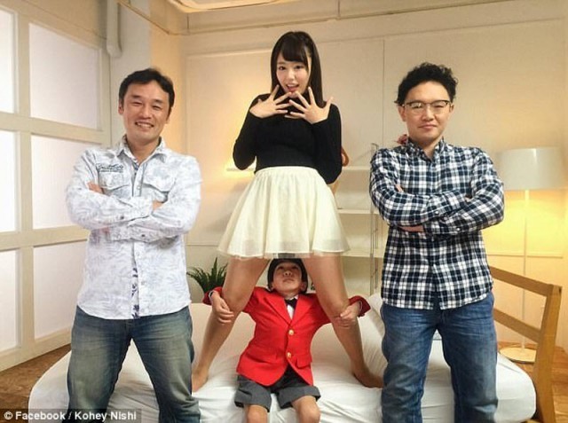 24-летний японский программист похожий на ребёнка стал звездой (6 фото)