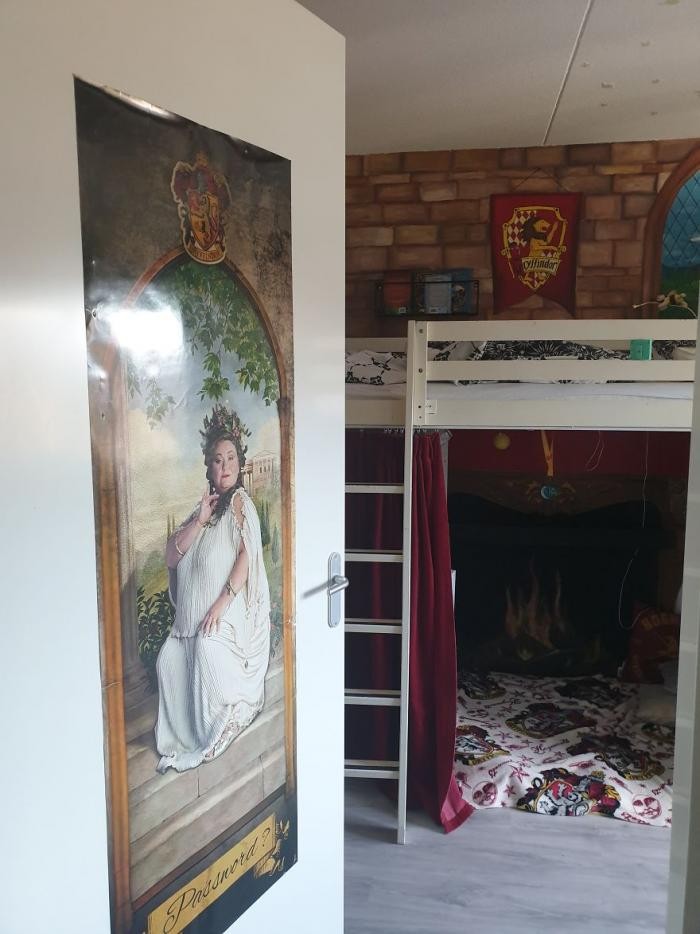 Мама превратила комнату дочери в Хогвартс (19 фото)