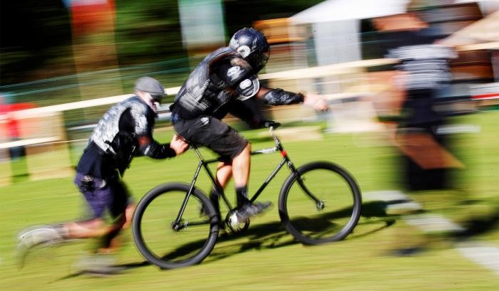 В Германии прошел рыцарский турнир на велосипедах (30 фото)
