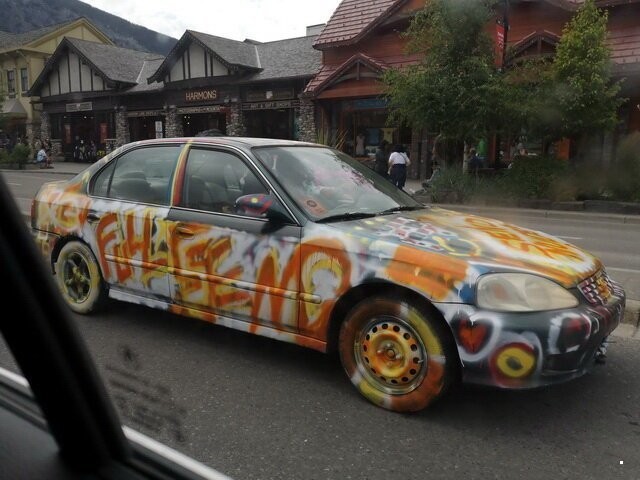 Аэрография на машинах: красивая и не очень (30 фото)