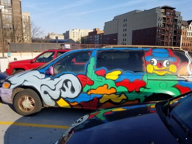 Аэрография на машинах: красивая и не очень (30 фото)