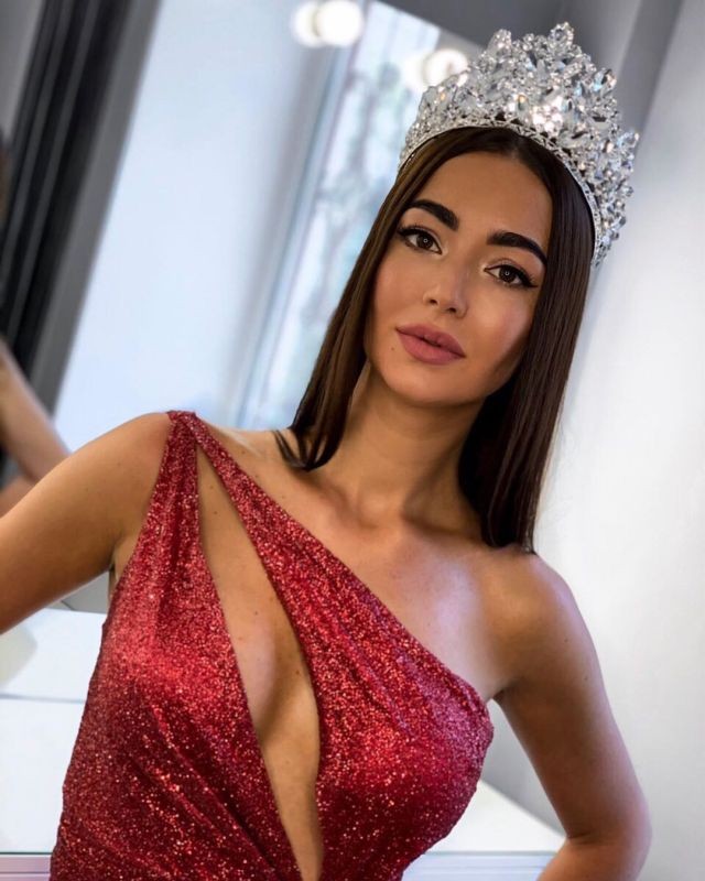 Красавица из Калуги покорила жюри конкурса Миссис Европа 2019(18 фото)