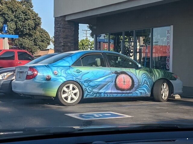 Аэрография на машинах: красивая и не очень (30 фото)