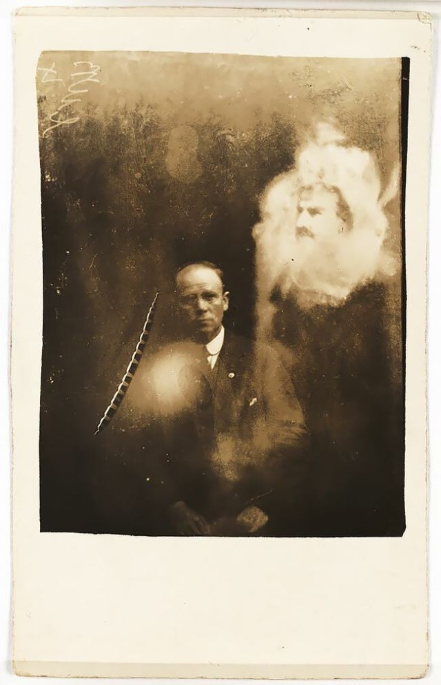 Мрачный фотошоп 1920-х годов: призрачные кадры Уильяма Хоупа (14 фото)