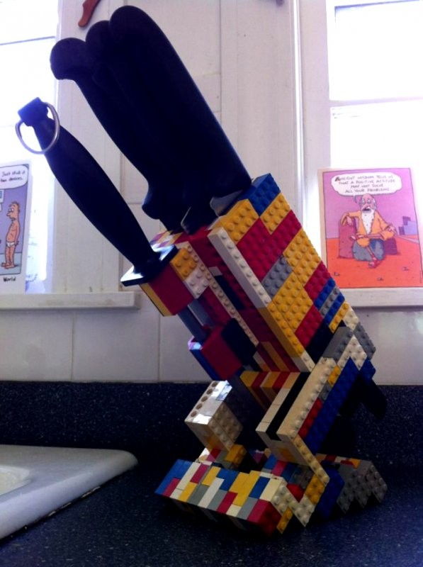 Необычные поделки из "Лего" которые могут пригодиться в быту (26 фото)