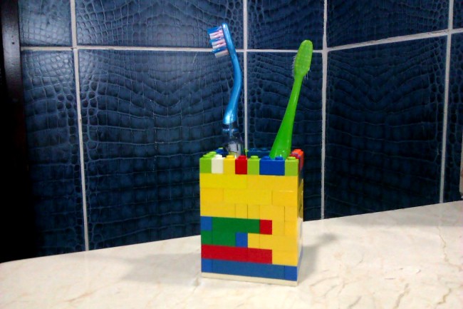 Необычные поделки из "Лего" которые могут пригодиться в быту (26 фото)
