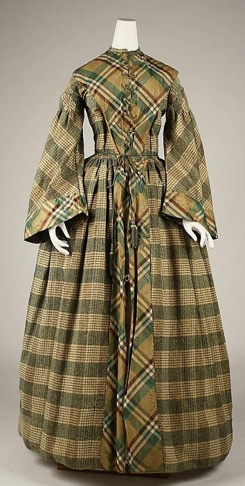 Домашняя одежда в XIX веке (6 фото)