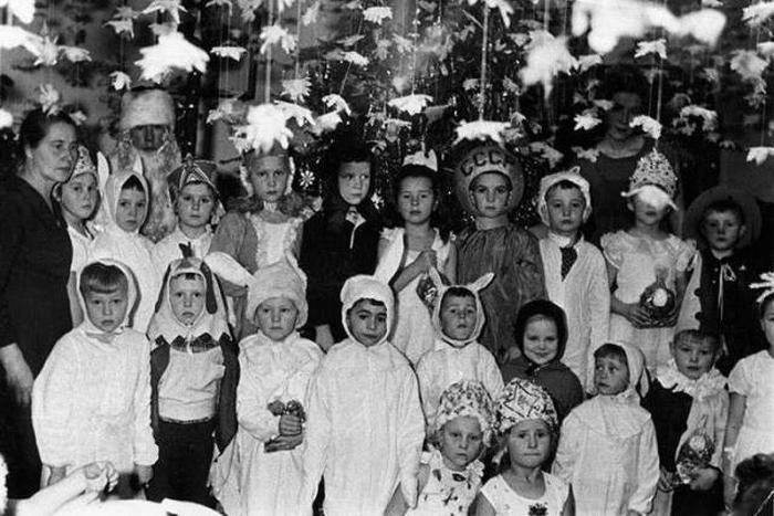 Хэллоуин "отдыхает": наряды советских детей на Новый год (19 фото)