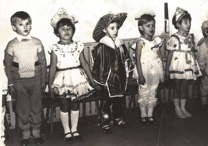 Хэллоуин "отдыхает": наряды советских детей на Новый год (19 фото)