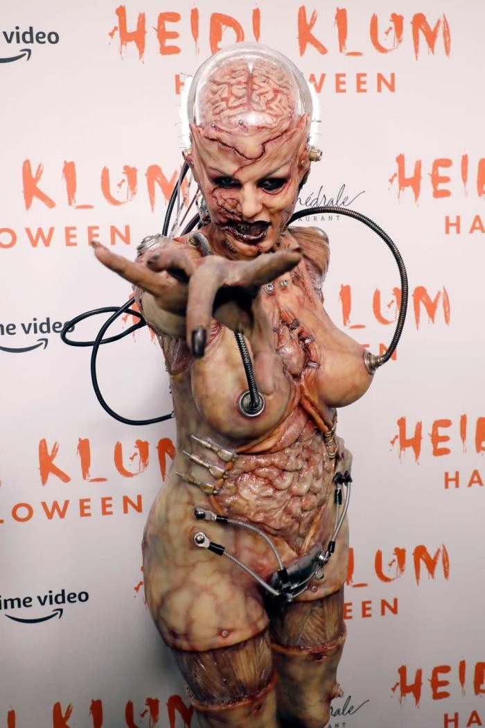 Топ-модель Хайди Клум доказала, что она королева Хеллоуина (15 фото)