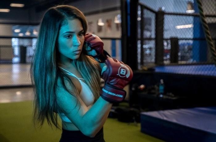 Красотка Валери Лоуреда возвращается в MMA (20 фото)