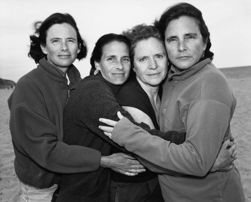 Скоротечность жизни: фотограф ежегодно снимал четырех сестер и показал, как они изменились за 40 лет (10 фото)