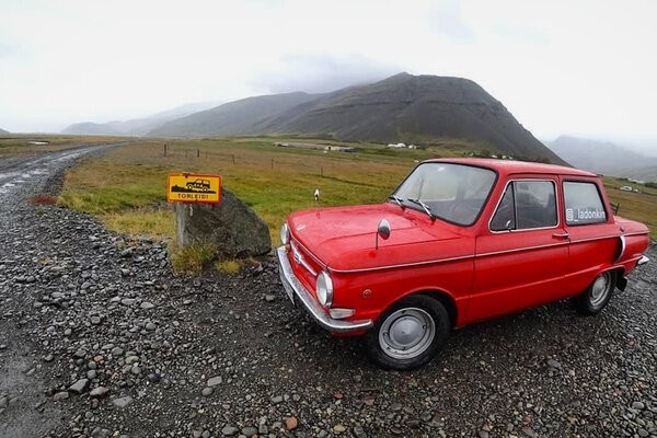 Россияне доехали до Исландии на красном «Запорожце» (5 фото)