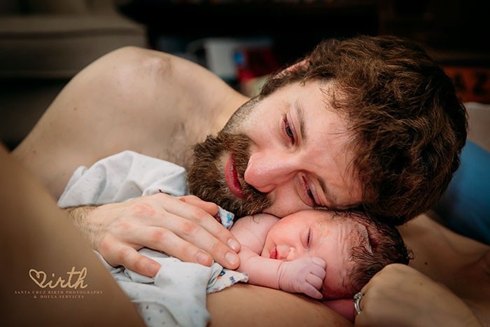 25 мощных фотографий отцов, присутствовавших при рождении ребёнка (25 фото)