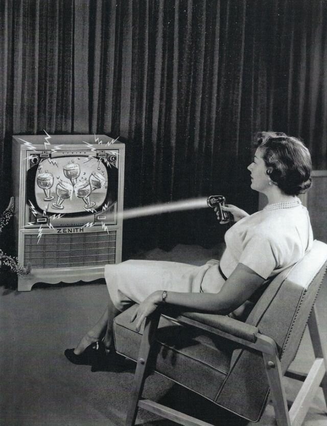 А вы знаете, как выглядел первый в истории дистанционный пульт от телевизора? (5 фото)