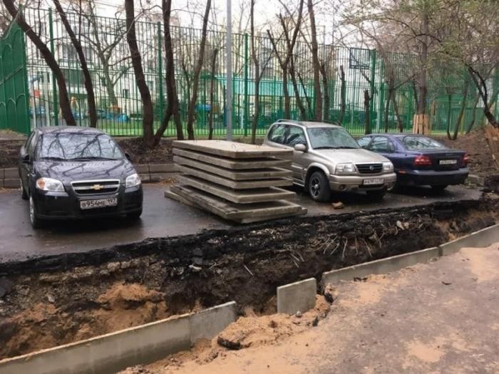 В Москве коммунальщики сделали противоугонную систему для водителей (3 фото)