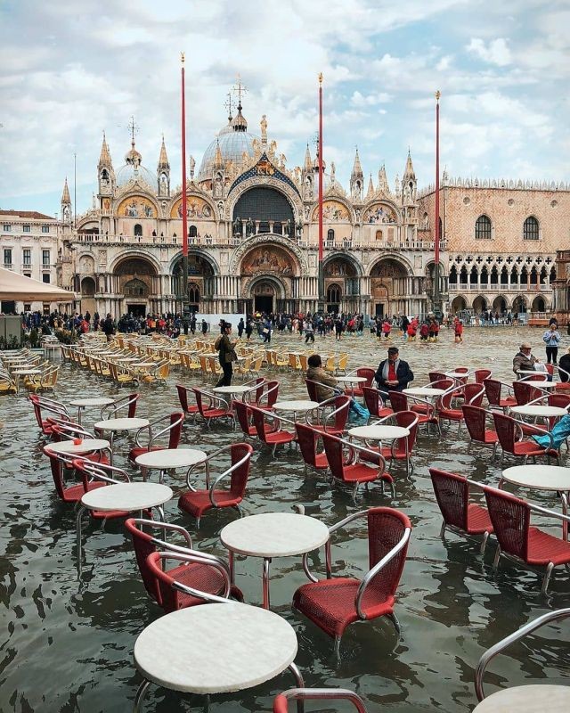 Венеция уходит под воду: затоплено более 80% города (16 фото)