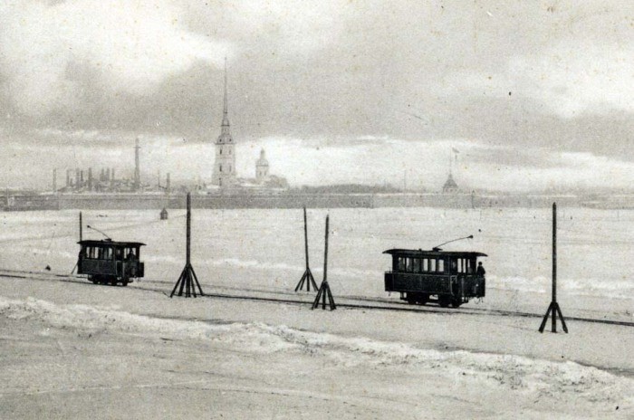 Ледовые трамваи, которые ходили по Неве (9 фото)