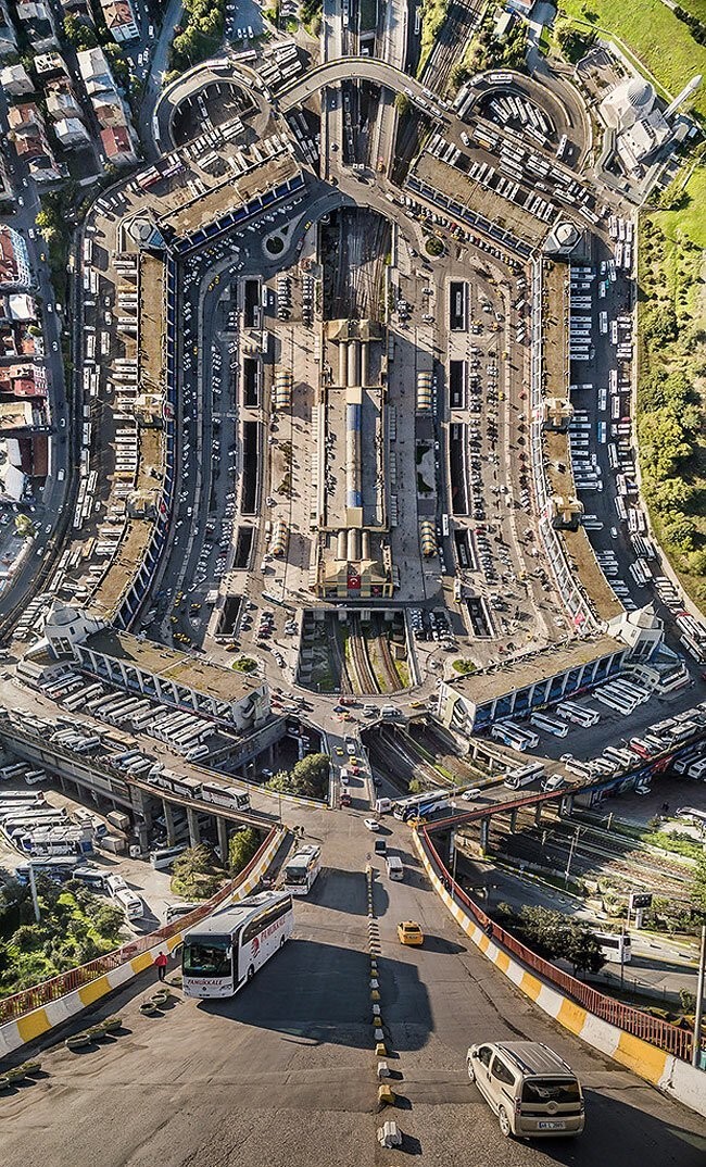 Удивительное зрелище: турецкий фотограф "сгибает" города (15 фото)