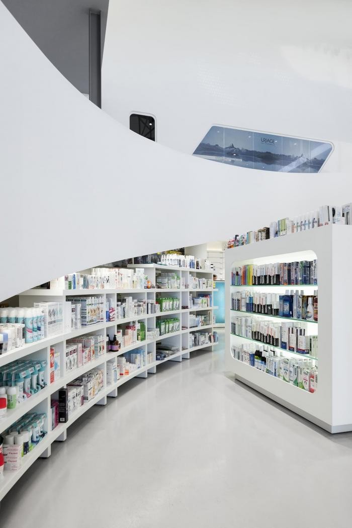 Необычный дизайн аптеки в Греции (20 фото)