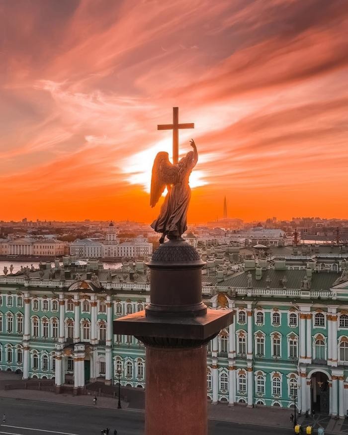 Ангелы следят за Петербургом (10 фото)