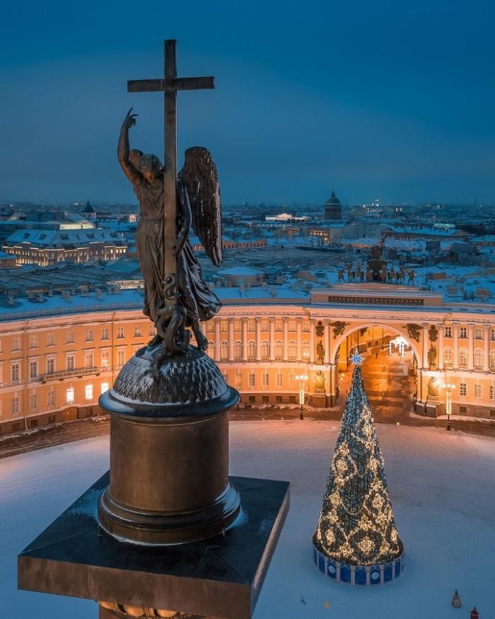 Ангелы следят за Петербургом (10 фото)