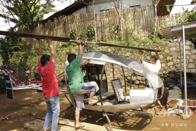 Индонезиец собрал собственный вертолет из мусора (9 фото)