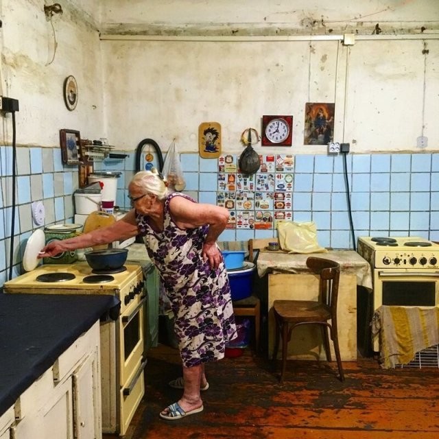 Неповторимый колорит российских «коммуналок» (17 фото)