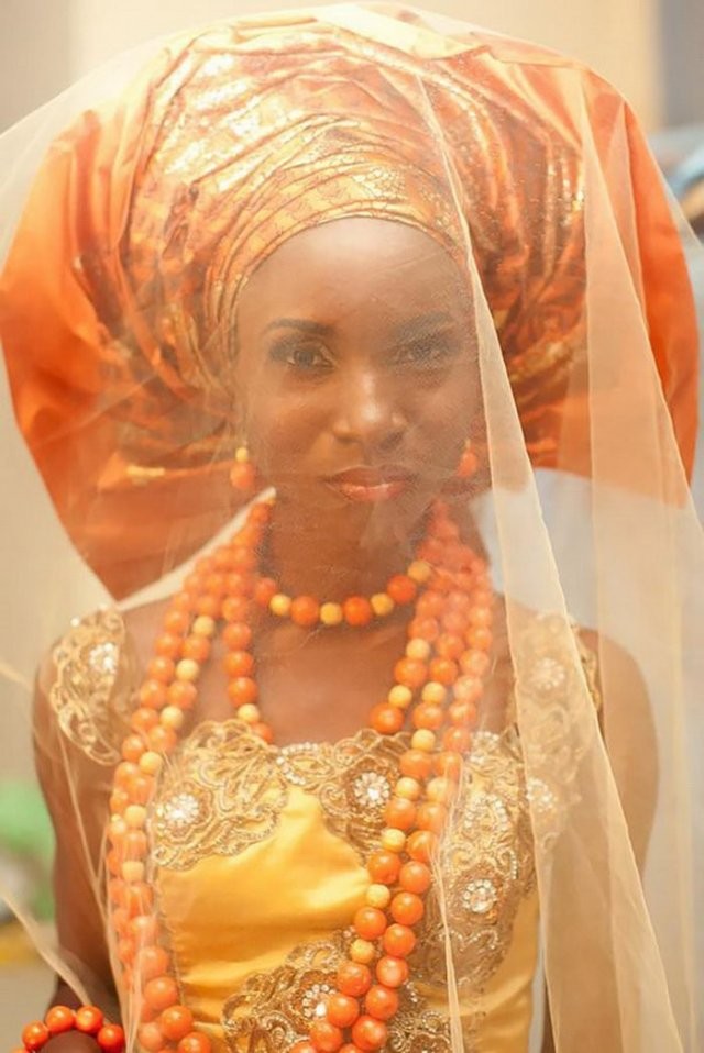 Как одеваются женихи и невесты в разных странах мира (10 фото)