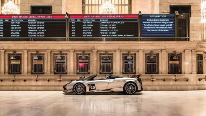 Pagani превратили вокзал Нью-Йорка в шоу-рум суперкаров (14 фото)