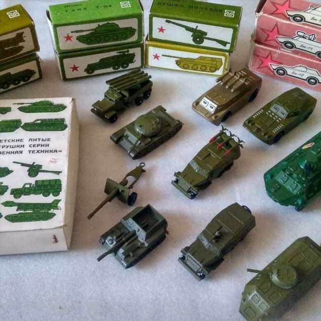 Серьезные игрушки времен СССР (40 фото)