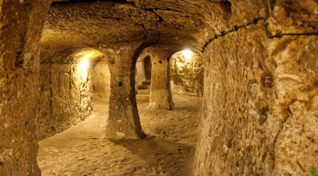 Самые таинственные подземные города в истории (8 фото)