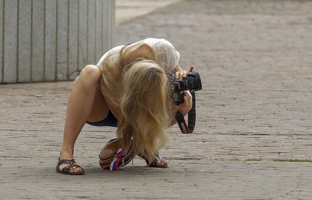 Девушки-фотографы пытаются сделать удачный кадр (19 фото)