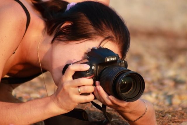 Девушки-фотографы пытаются сделать удачный кадр (19 фото)
