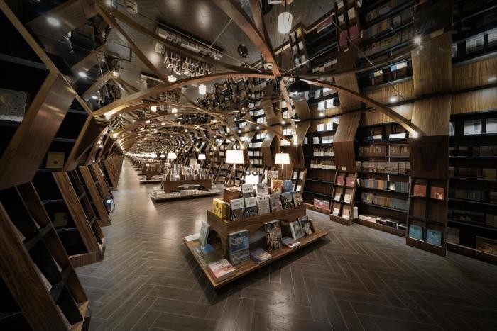 Интерьер книжного магазина в Шанхае (15 фото)