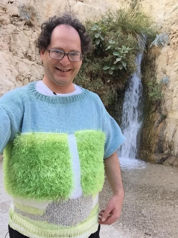 Американец создает оригинальные свитера для путешествий (12 фото)