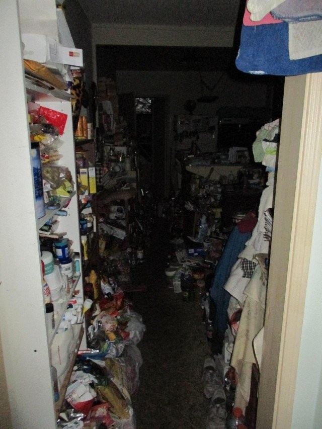 Вот так выглядит квартира американского "Плюшкина" (9 фото)