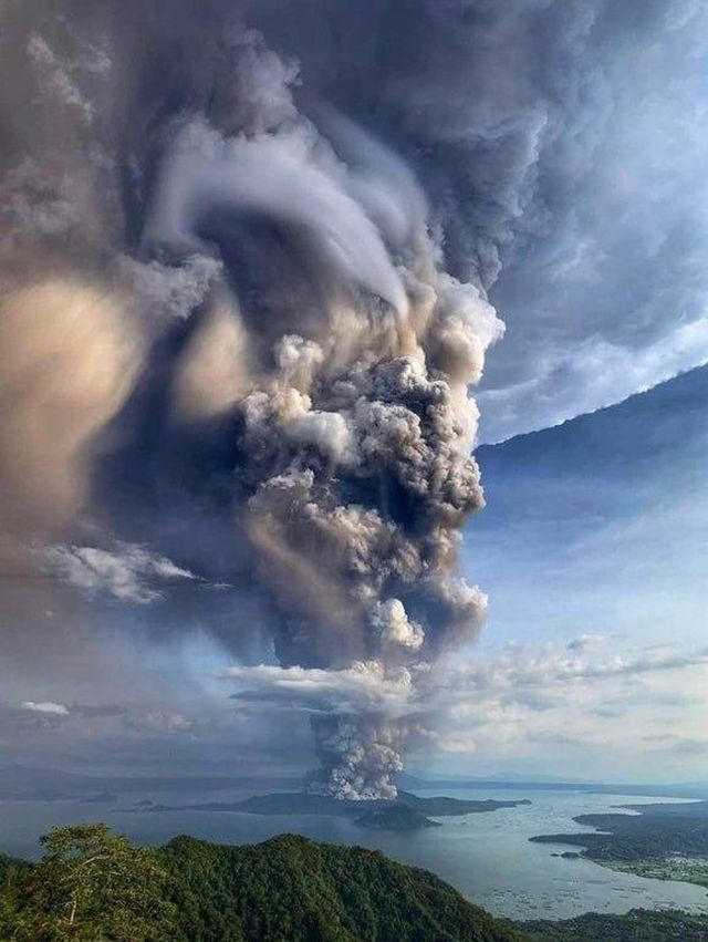 Извержение вулкана Тааль на Филиппинах (9 фото)